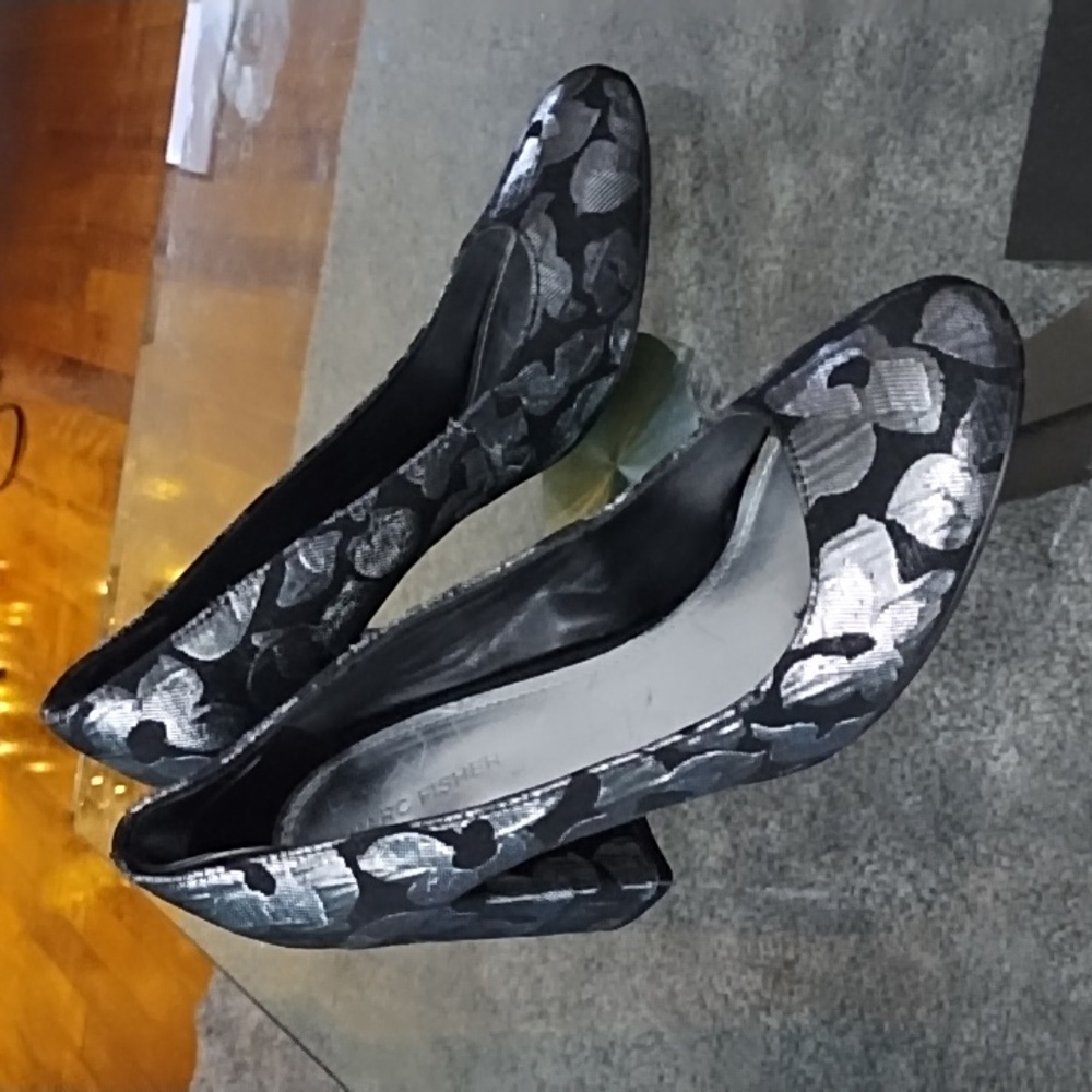 Marc Fisher Metallic Black Silver Pumps